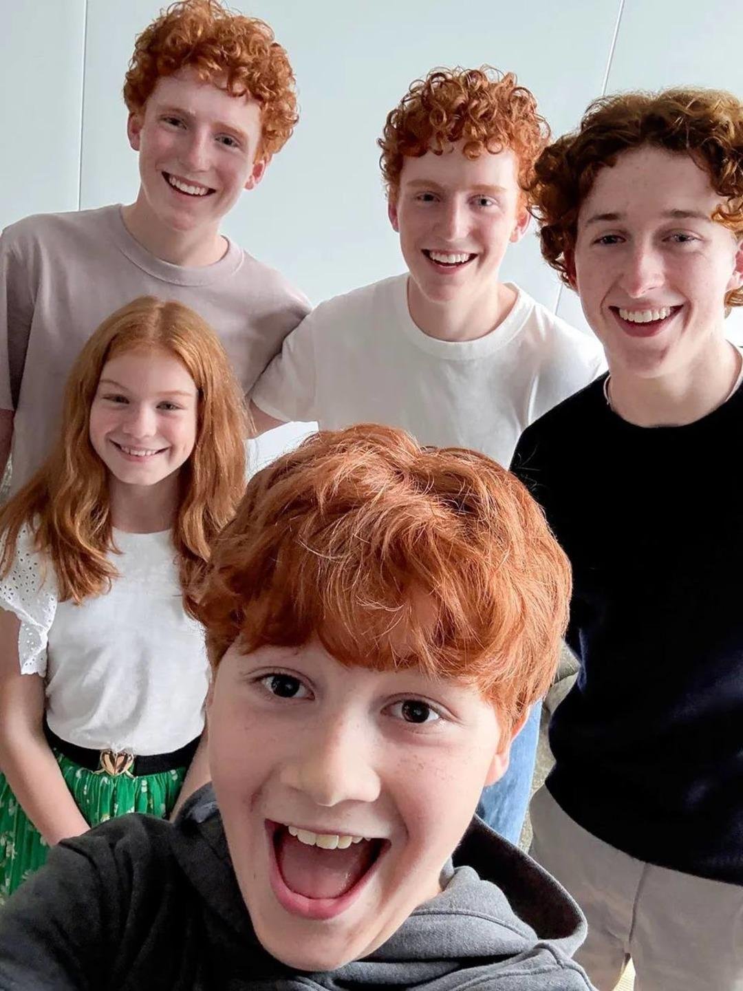 Harry Potter dizisinden Weasley kardeşlerin ilk kareleri paylaşıldı 1
