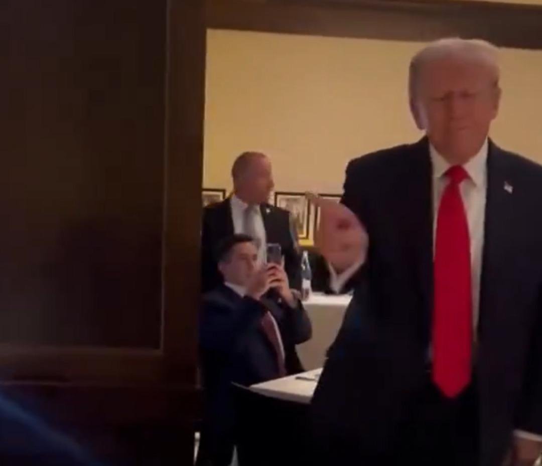 Trump a ABD nin başkenti Washington DC’de soğuk duş! Restoranda protesto: 