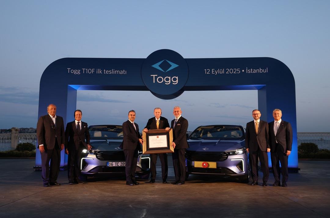 Cumhurbaşkanı Erdoğan’a Togg’un yeni modeli T10F hediye edildi! Test sürüşü yaptı 3