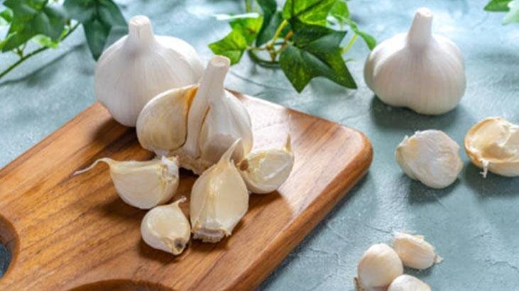 Seyrelen kaşların tek çaresi bu doğal yağda Kıl köklerini aktifleştiren formül