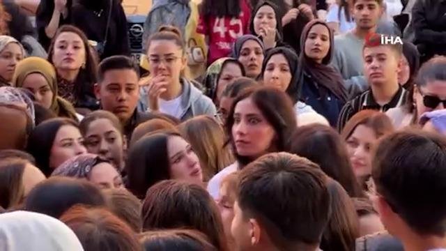 Akın akın geldiler! Sokak trafiğe kapandı... Polisten destek istendi, onlar da ezilme tehlikesi geçirdi 3