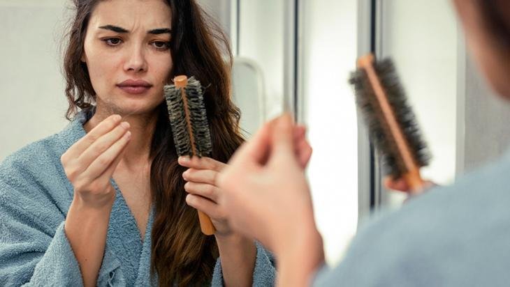 Her sonbaharda aynı kabus Saç dökülmesine doğal fren olacak, mutfağa bir bakın