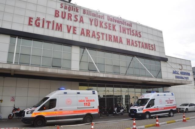 Kalp kapakçığındaki kaçak, köprücük kemiğindeki toplardamardan kalbe ulaşılarak tedavi edildi 2