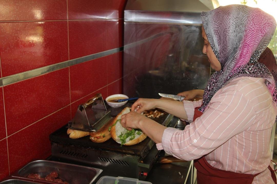 Kredi çekmeden dükkan sahibi oldu! Depo halindeydi, 2 masa ile başladı şimdi ise... 3