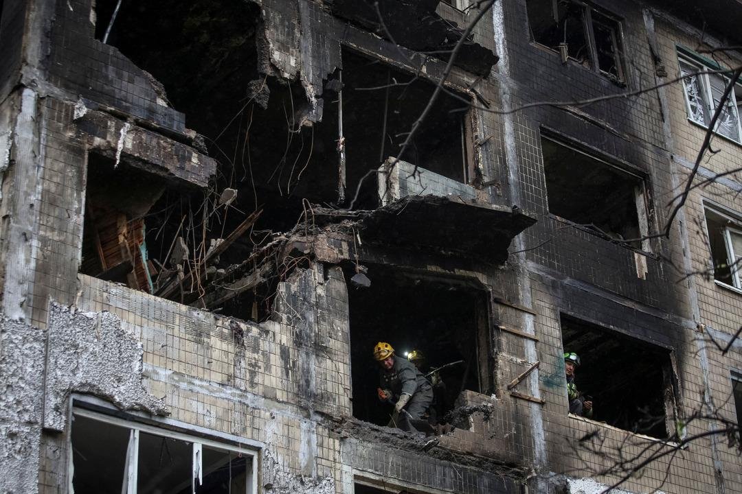 Başkentte taş taş üstünde kalmadı! Dünya bu görüntüleri konuşuyor: Rusya nın 12 saat boyunca füze yağdırdığı Kiev harabeye döndü 4