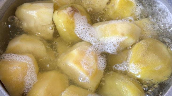 Haşlayan dökmesin Pahalı kozmetikleri solladı, patates suyu saçları uçuruyor