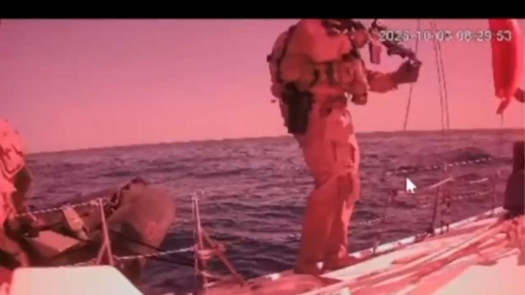Son dakika | Son gemi de alıkondu! İsrail askerlerinden bu kez Marinette'ye baskın: İçinde Türk aktivistler de vardı 3