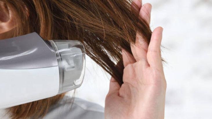 Kuaföre gitmeden evde fön mümkün Streçe sar, 5 dakikada farkı gör Kuaföre gitmeden evde fön mümkün Streçe sar, 5 dakikada farkı gör