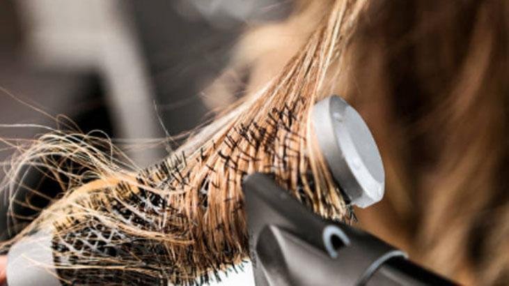 Kuaföre gitmeden evde fön mümkün Streçe sar, 5 dakikada farkı gör Kuaföre gitmeden evde fön mümkün Streçe sar, 5 dakikada farkı gör