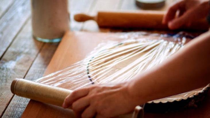 Kuaföre gitmeden evde fön mümkün Streçe sar, 5 dakikada farkı gör Kuaföre gitmeden evde fön mümkün Streçe sar, 5 dakikada farkı gör