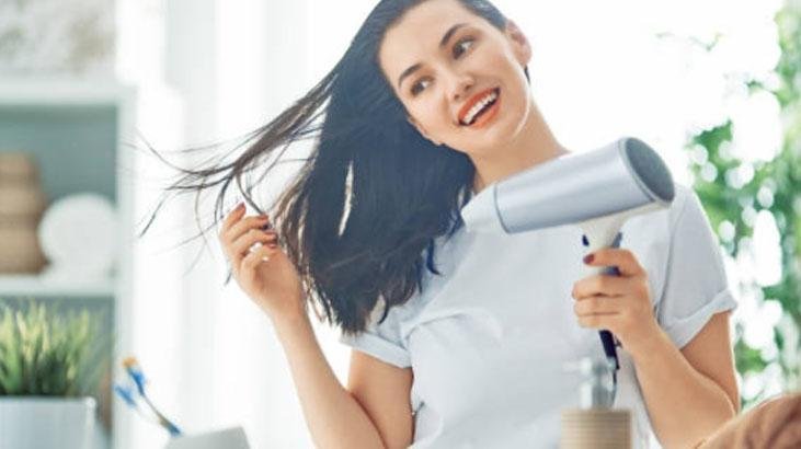 Kuaföre gitmeden evde fön mümkün Streçe sar, 5 dakikada farkı gör Kuaföre gitmeden evde fön mümkün Streçe sar, 5 dakikada farkı gör