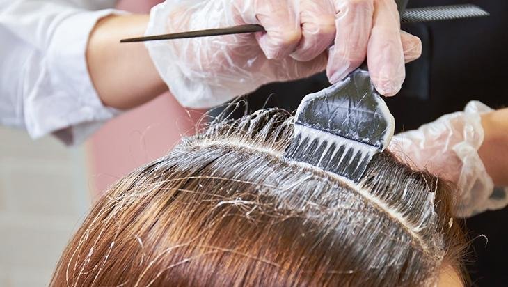 Kimyasal yerine ceviz kabuğu Renk değiştirmekle kalmıyor saçı da besliyor Kimyasal yerine ceviz kabuğu Renk değiştirmekle kalmıyor saçı da besliyor