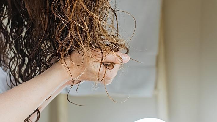 Saçı havluyla kurulamaya son Elektriklenme ve kabarma sorunu ortadan kaldırıyor Saçı havluyla kurulamaya son Elektriklenme ve kabarma sorunu ortadan kaldırıyor