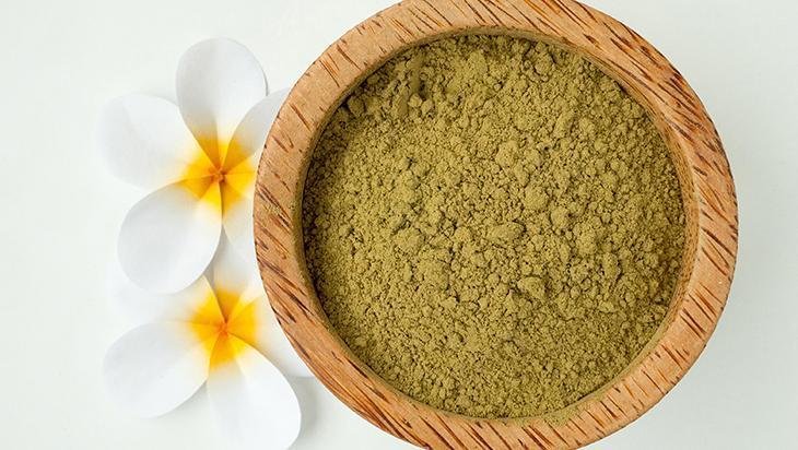 Saç tellerini kalınlaştırıp parlatıyor Kınaya eklenen bu malzeme mucizeler yaratıyor Saç tellerini kalınlaştırıp parlatıyor Kınaya eklenen bu malzeme mucizeler yaratıyor