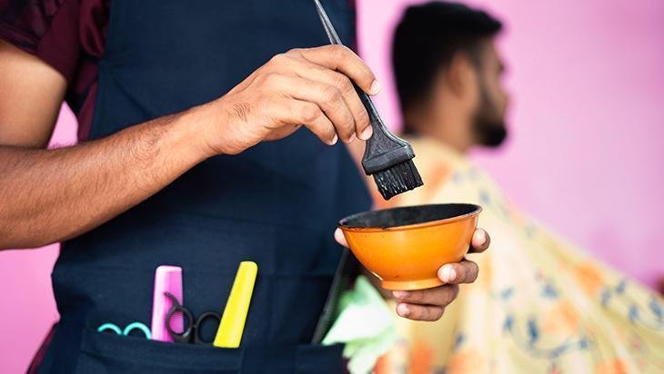 Saç tellerini kalınlaştırıp parlatıyor Kınaya eklenen bu malzeme mucizeler yaratıyor Saç tellerini kalınlaştırıp parlatıyor Kınaya eklenen bu malzeme mucizeler yaratıyor