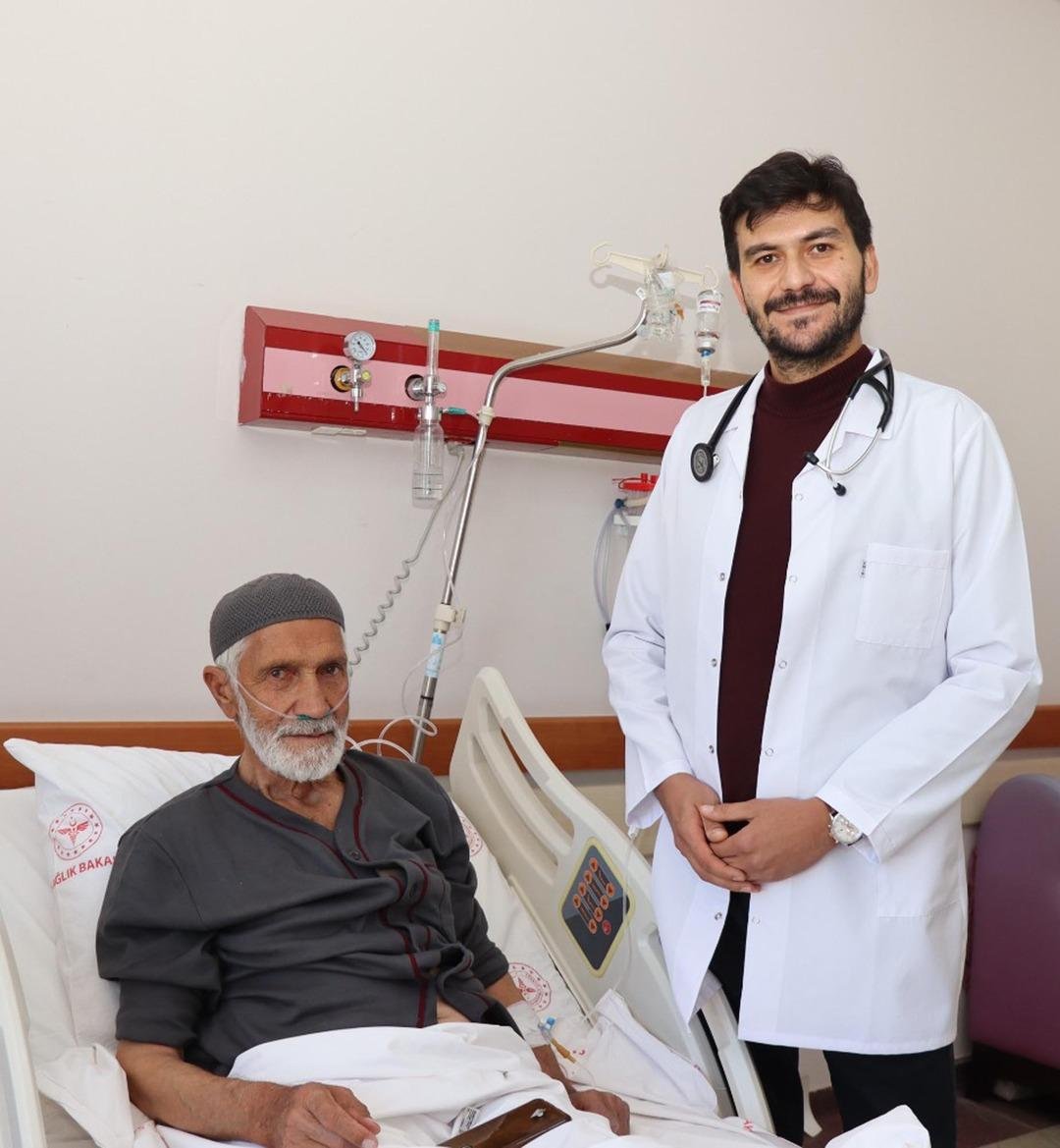 Çok nadir olay! Nefes alamıyorum dedi, acile gitti: Kalbinden 1 litre sıvı boşaltıldı 3