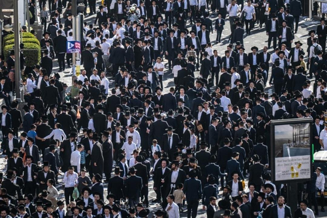 İsrail de binlerce Ultra Ortodoks Yahudi, zorunlu askerlik karşıtı gösteri düzenliyor 3