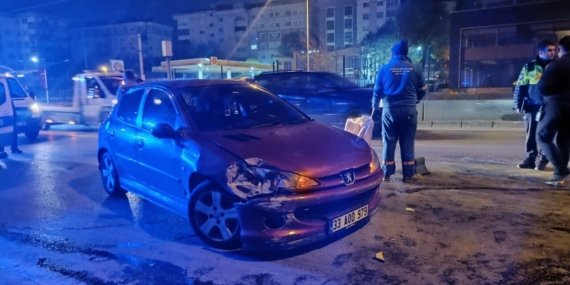 bursada-zincirleme-trafik-kazasi-2-yarali_8bff7c8a8662.jpg