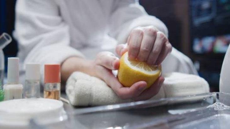 Ne oje ne yağ... Asıl fayda limonda Güçlü tırnaklar için bakımı böyle yapan yaşadı Ne oje ne yağ... Asıl fayda limonda Güçlü tırnaklar için bakımı böyle yapan yaşadı