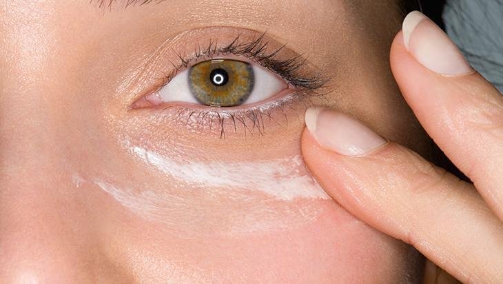 Gözaltı torbalarını engelleyen mucize formül 10 dakika bekletin Gözaltı torbalarını engelleyen mucize formül 10 dakika bekletin