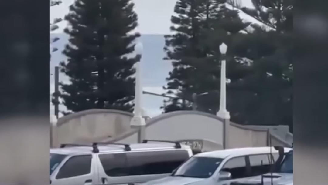 Son dakika | Ünlü plaja silahlı saldırı! Avustralya da panik yaşanıyor: