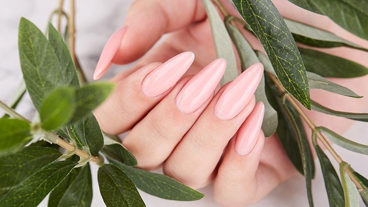 Tırnakları güçlendirip etleri nemlendiriyor 4 malzemeli basit karışım Tırnakları güçlendirip etleri nemlendiriyor 4 malzemeli basit karışım